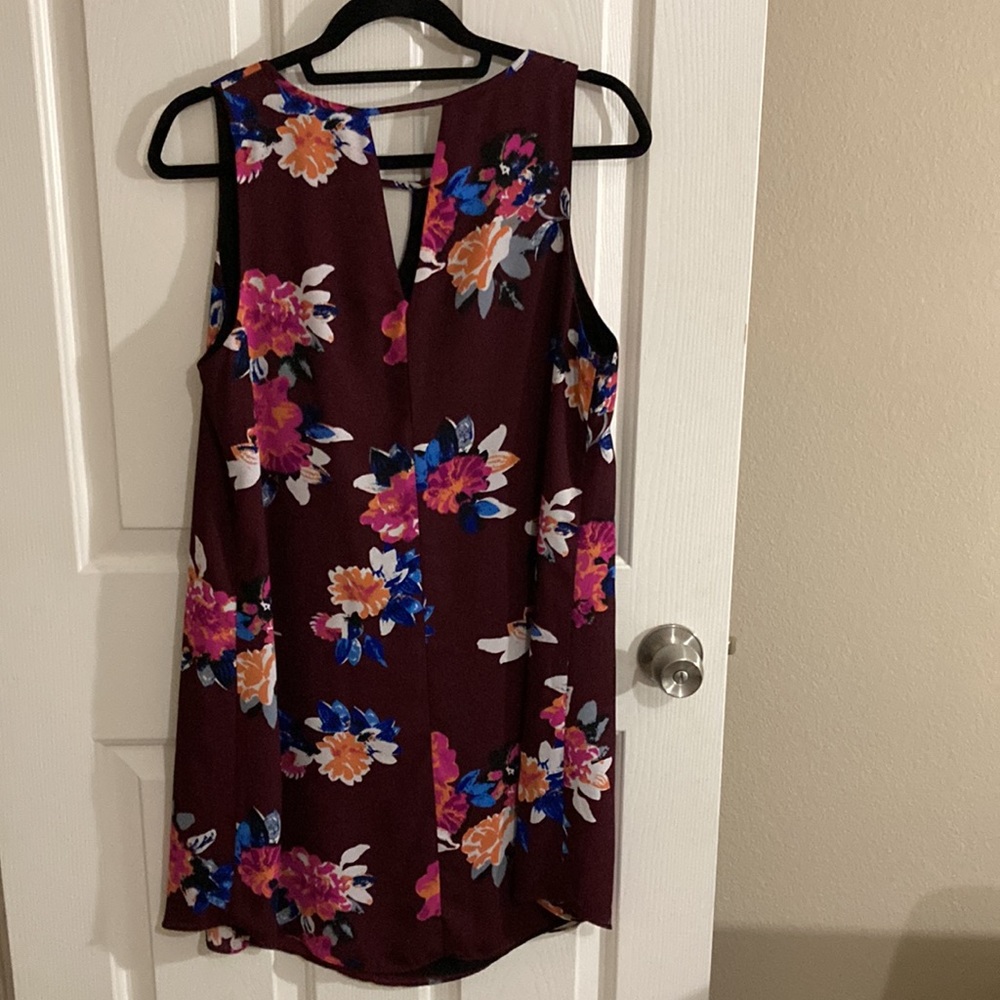 Love….ady floral swing style sleeveless dress size large full black lining - Picture 6 of 12